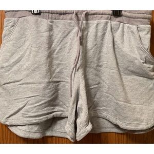 🔥🔥Maurice’s size 2X gym shorts with pockets. Excellent pre worn condition.